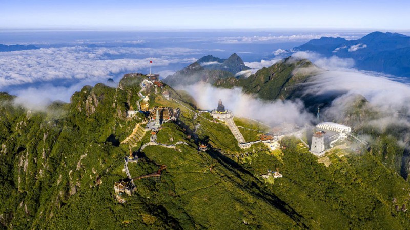 Đến với Lễ hội Hoa Sen Đá 2025 cũng là cơ hội tuyệt vời để du khách “săn mây” và hòa mình vào mùa lễ hội lớn nhất năm tại Sun World Fansipan Legend. Đến với Lễ hội Hoa Sen Đá 2025 cũng là cơ hội tuyệt vời để du khách “săn mây” và hòa mình vào mùa lễ hội lớn nhất năm tại Sun World Fansipan Legend.