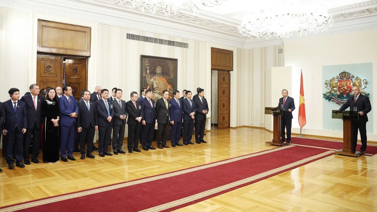 Tổng Bí thư Tô Lâm và Tổng thống Cộng hòa Bulgaria Rumen Radev gặp gỡ báo chí. (Ảnh: Thống Nhất/TTXVN). Tổng Bí thư Tô Lâm và Tổng thống Cộng hòa Bulgaria Rumen Radev gặp gỡ báo chí. (Ảnh: Thống Nhất/TTXVN).