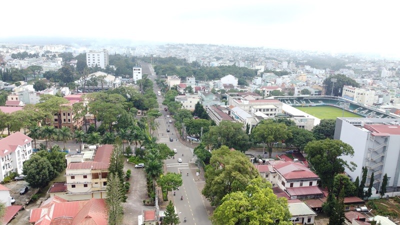 Tuyến đường Trần Hưng Đạo và Quang Trung (nằm gần Sân vận động Pleiku), phường Pleiku hiện có đến 6 cơ sở nhà đất, trụ sở dôi dư chờ xử lý, sắp xếp.