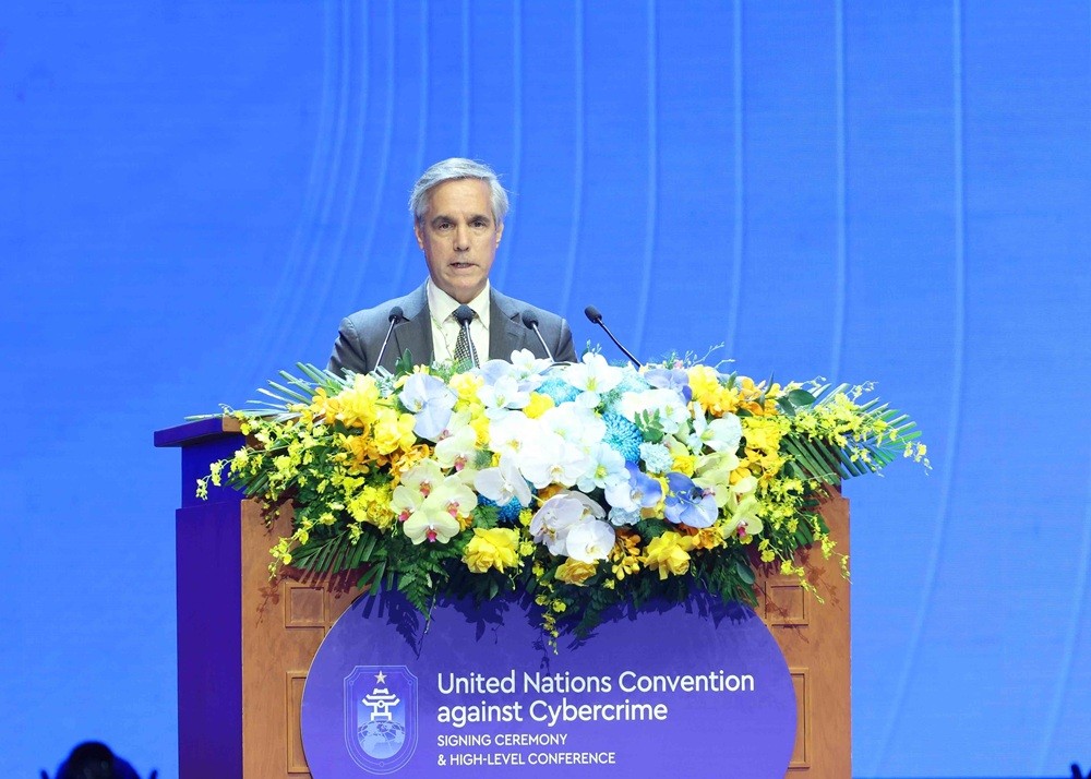 Ông John Brandolino, Giám đốc Ban Các vấn đề về điều ước quốc tế tại Văn phòng Liên hợp quốc về ma túy và tội phạm (UNODC) phát biểu. Ảnh: Phương Hoa - TTXVN. Ông John Brandolino, Giám đốc Ban Các vấn đề về điều ước quốc tế tại Văn phòng Liên hợp quốc về ma túy và tội phạm (UNODC) phát biểu. Ảnh: Phương Hoa - TTXVN.