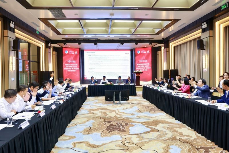 Top 100 Doanh nhân trẻ Việt Nam tiêu biểu được lựa chọn từ 137 hồ sơ, từ 25 tỉnh, thành phố đề cử. Ảnh: Chí Cường Top 100 Doanh nhân trẻ Việt Nam tiêu biểu được lựa chọn từ 137 hồ sơ, từ 25 tỉnh, thành phố đề cử. Ảnh: Chí Cường