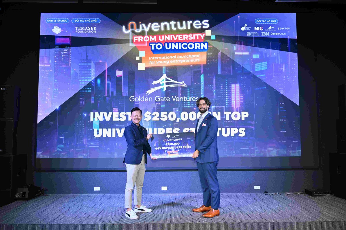 Đại diện BLOCK71 và Golden Gate Ventures khởi động khóa đầu tiên của UniVentures. Đại diện BLOCK71 và Golden Gate Ventures khởi động khóa đầu tiên của UniVentures.
