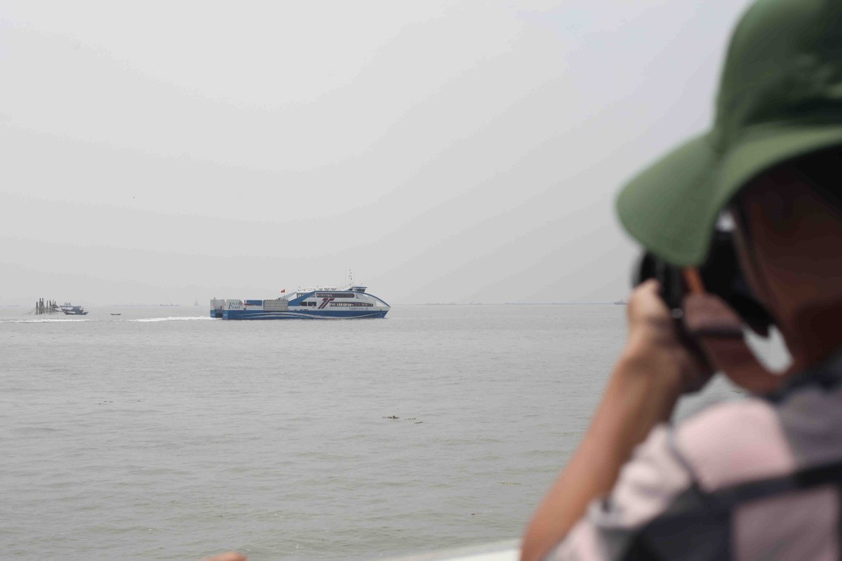 Hai tuyến phà biển từ Cần Giờ - Vũng Tàu chạy song song, lộ trình di chuyển khoảng 35 phút.