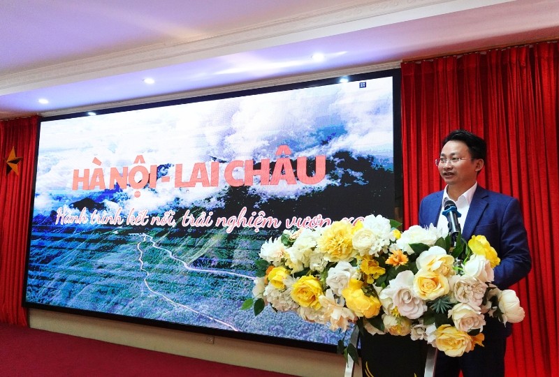 Ông Trần Trung Hiếu, Phó Giám đốc Sở Du lịch Hà Nội phát biểu đề dẫn Tọa đàm.