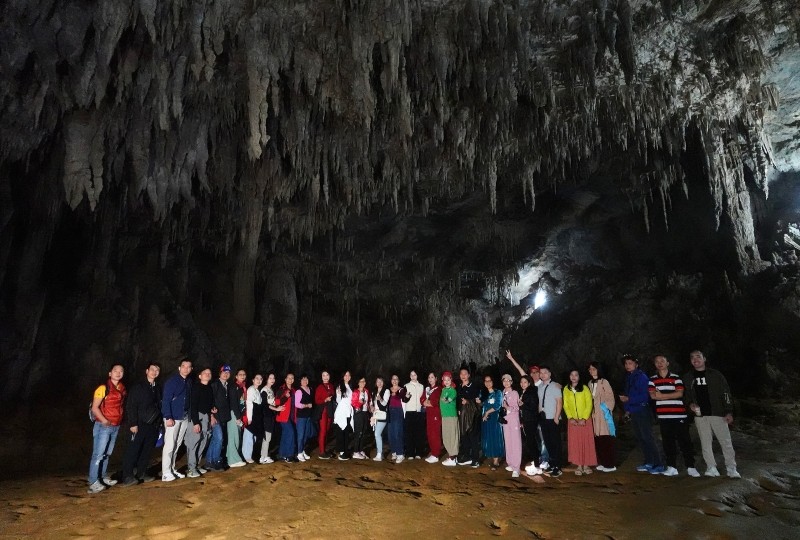 Đoàn đại biểu khảo sát &quot;Tây Bắc đệ nhất động&quot; Pusamcap.