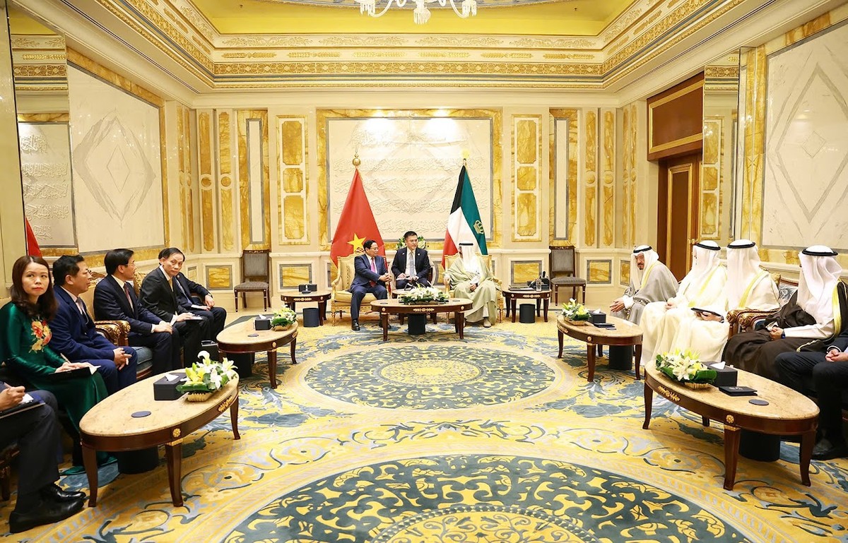 Thủ tướng Chính phủ Phạm Minh Chính đề nghị Quốc vương Kuwait tiếp tục quan tâm thúc đẩy quan hệ hai nước phát triển tương xứng với quy mô, yêu cầu mới, chú trọng đẩy mạnh và tạo đột phá. Ảnh: VGP/Nhật Bắc. Thủ tướng Chính phủ Phạm Minh Chính đề nghị Quốc vương Kuwait tiếp tục quan tâm thúc đẩy quan hệ hai nước phát triển tương xứng với quy mô, yêu cầu mới, chú trọng đẩy mạnh và tạo đột phá. Ảnh: VGP/Nhật Bắc.