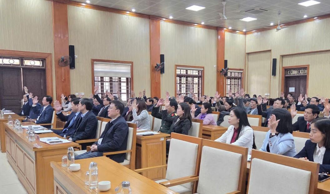 Ủy ban MTTQ tỉnh Hưng Yên biểu quyết, cử chức danh Chủ tịch Ủy ban MTTQ Việt Nam tỉnh. Ảnh: Duy Hưng.