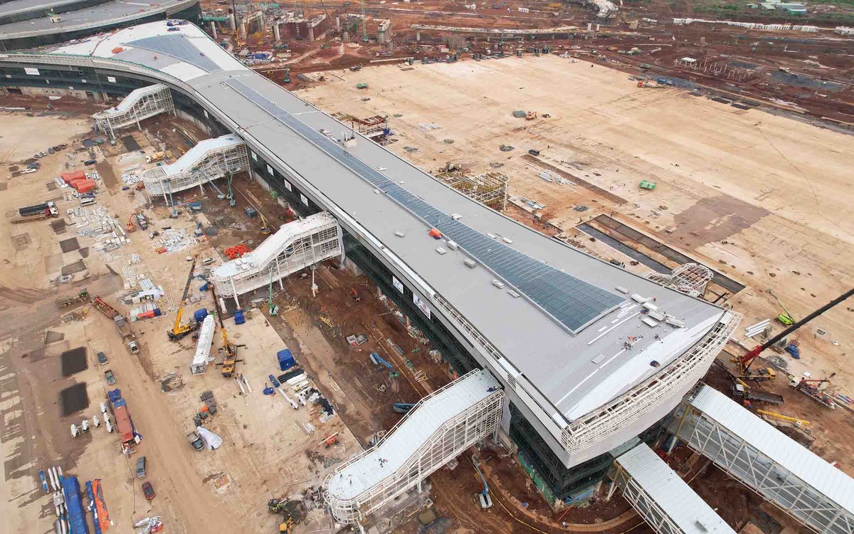 Đến nay, Dự án đã được đầu tư, thi công xây dựng theo tiêu chuẩn Cấp 4F (cấp cao nhất của Tổ chức Hàng không dân dụng quốc tế - ICAO). Đây chính là yếu tố cốt lõi nhấn mạnh vai trò của Cảng Hàng không quốc tế Long Thành trên bản đồ hàng không thế giới. Tiêu chuẩn Cấp 4F khẳng định Long Thành có khả năng tiếp nhận các loại tàu bay lớn nhất hiện nay, bao gồm cả tàu bay lớn nhất hiện nay như Airbus A380 hay Boeing 747-8, phục vụ khai thác xuyên lục địa với tải trọng tối đa.