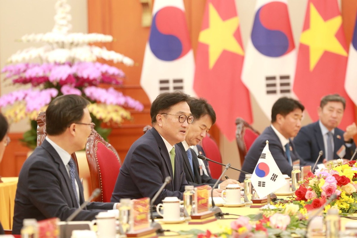 Chủ tịch Quốc hội Woo Won Shik phát biểu tại buổi hội kiến.