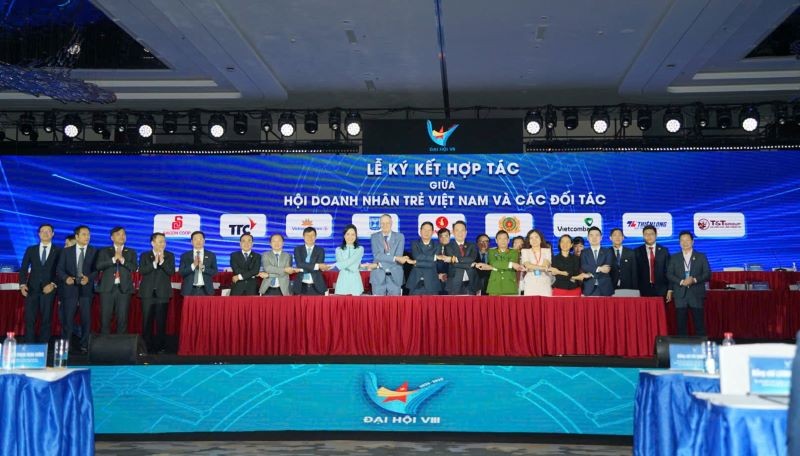 Tại Đại hội đã diễn ra 9 lễ ký kết Biên bản Ghi nhớ Hợp tác chiến lược, đánh dấu sự hợp tác toàn diện giữa Hội Doanh nhân trẻ Việt Nam và các đối tác hàng đầu là những cơ quan, tập đoàn, định chế tài chính uy tín bậc nhất tại Việt Nam