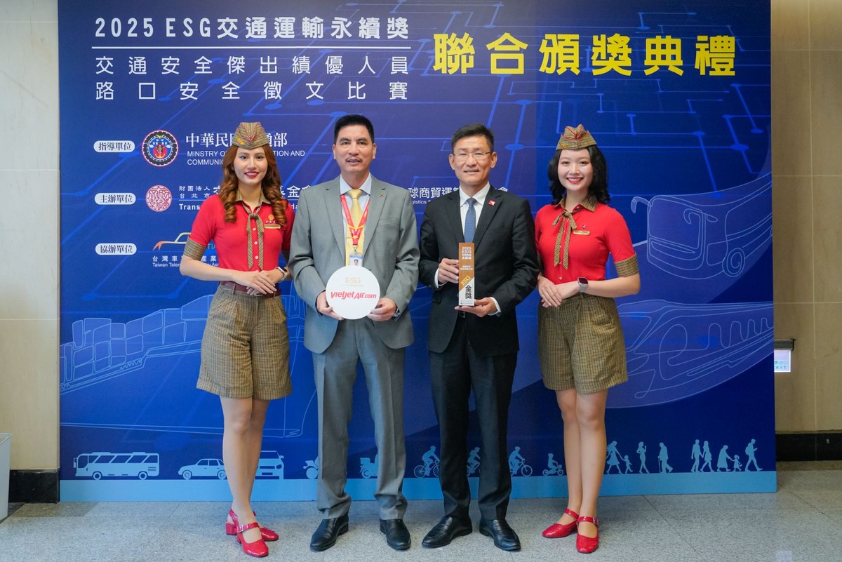 Vietjet là doanh nghiệp nước ngoài duy nhất được vinh danh tại sự kiện Vietjet là doanh nghiệp nước ngoài duy nhất được vinh danh tại sự kiện