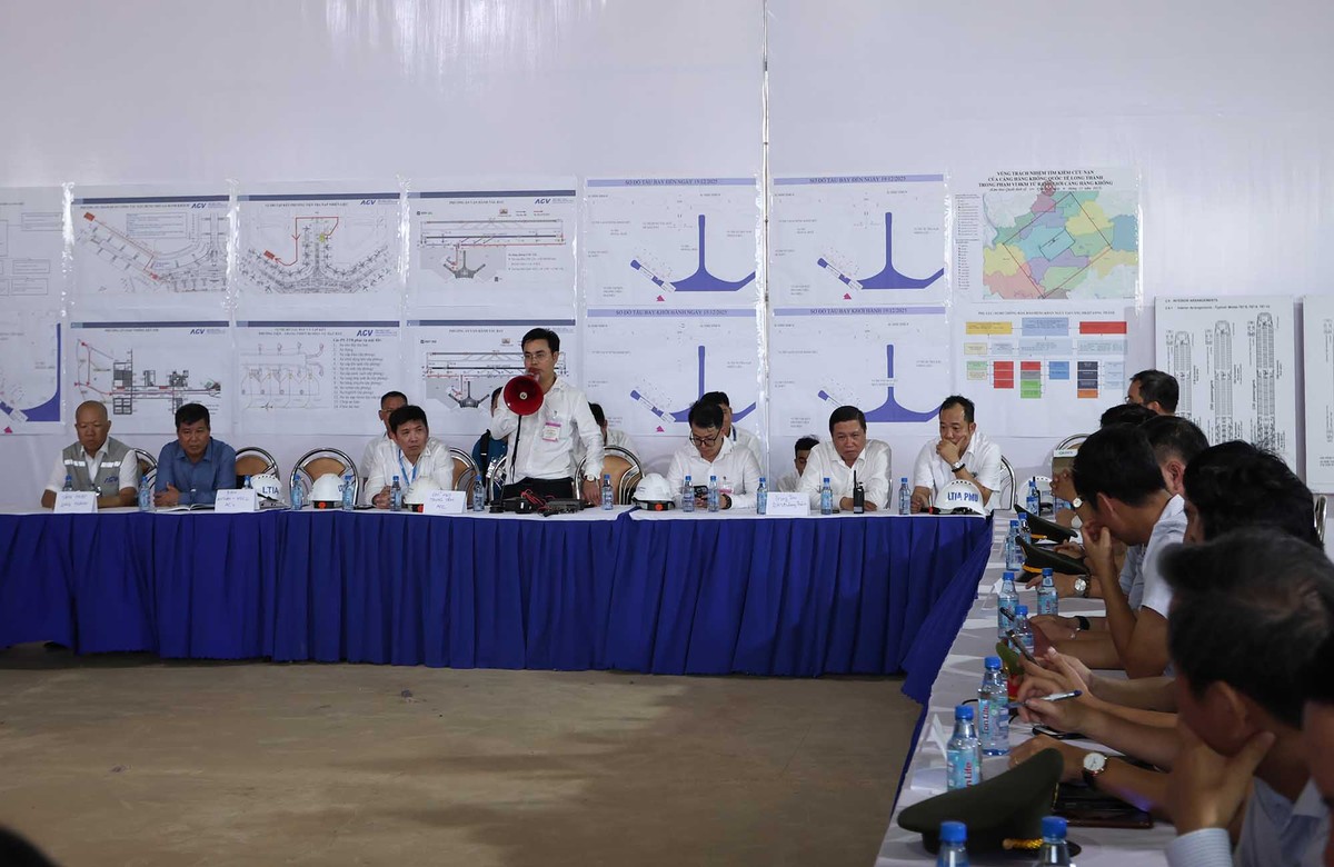 Ngay tại Phòng điều khiển trung tâm sân bay Long Thành đã có cuộc họp kỹ thuật về chuyến bay. Ngay tại Phòng điều khiển trung tâm sân bay Long Thành đã có cuộc họp kỹ thuật về chuyến bay.