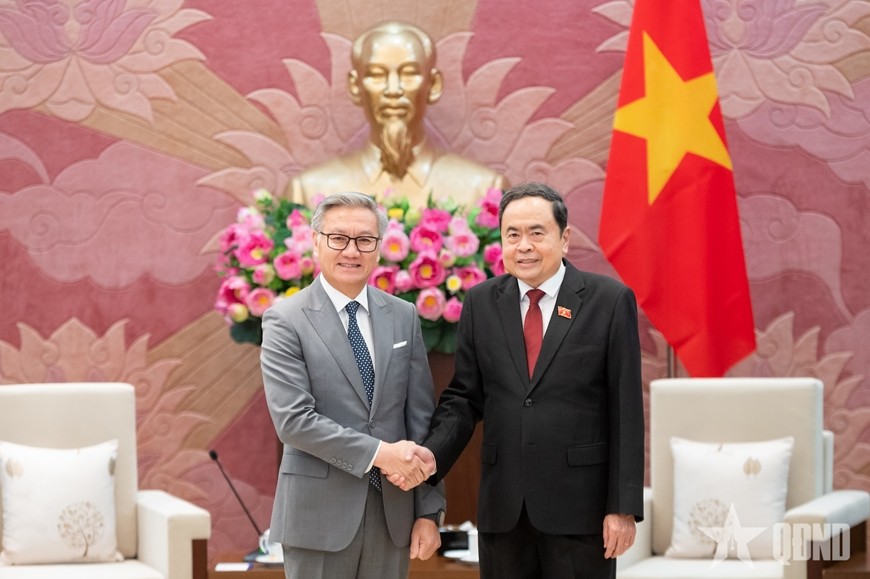 Chủ tịch Quốc hội Trần Thanh Mẫn tiếp Bộ trưởng Bộ Ngoại giao Lào Thongsavanh Phomvihane.