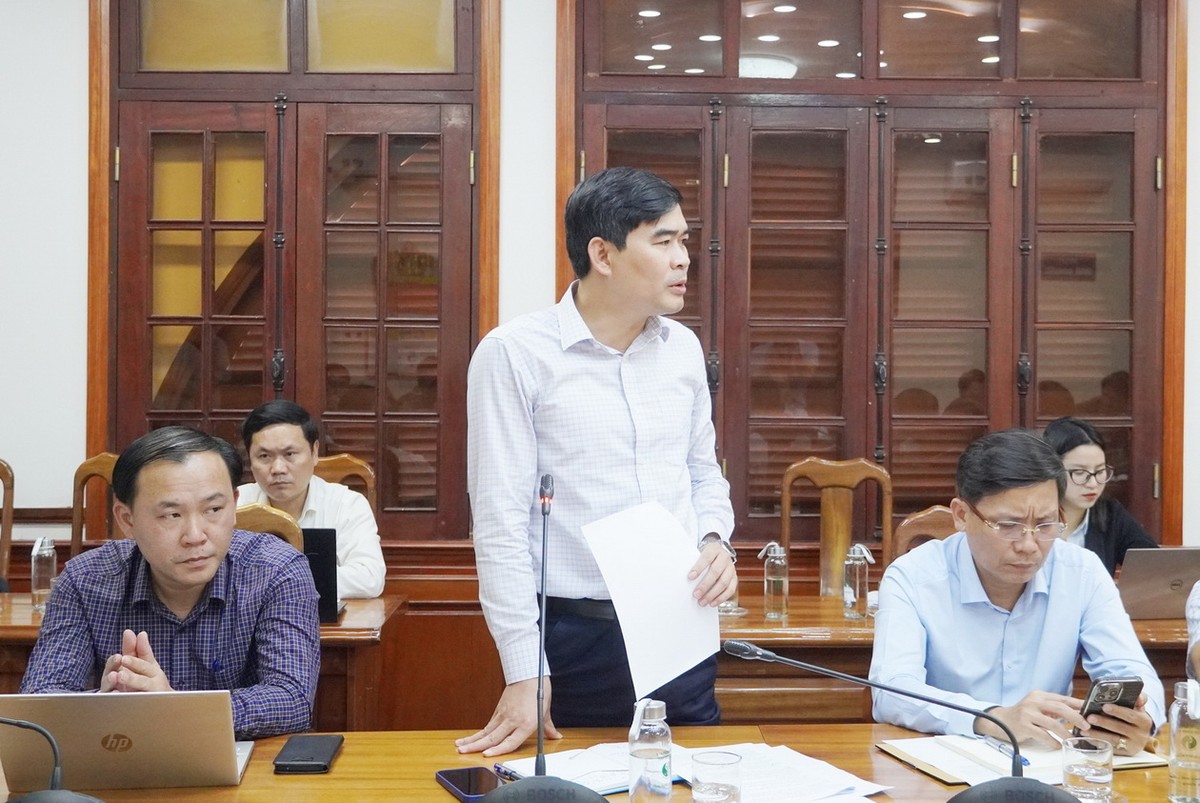 Ông Hoàng Đức Thiện, Phó giám đốc Sở Tài chính Quảng Trị phát biểu ý kiến tại buổi làm việc