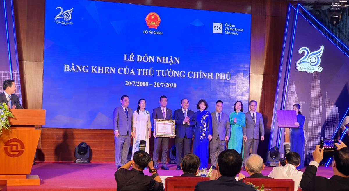 Thủ tướng Nguyễn Xuân Phúc giao 7 nhiệm vụ cho ngành chứng khoán ảnh 1 Thủ tướng Nguyễn Xuân Phúc giao 7 nhiệm vụ cho ngành chứng khoán ảnh 1