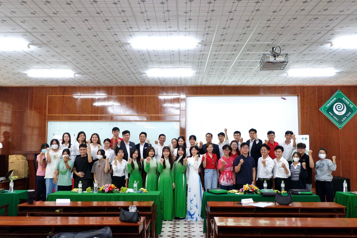 Sinh viên Trường Kinh tế - Đại học Cần Thơ hưởng ứng tham gia chương trình Sinh viên Trường Kinh tế - Đại học Cần Thơ hưởng ứng tham gia chương trình