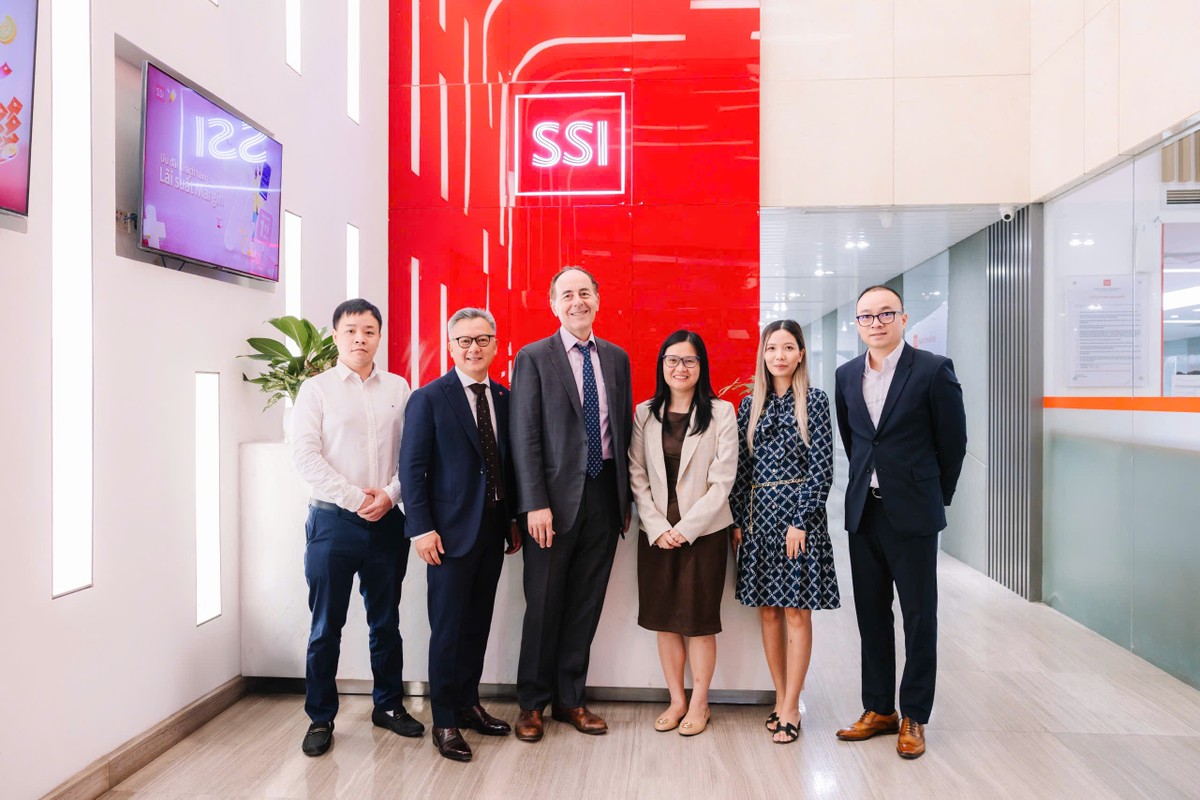 Ông Jan van Eck đã có buổi đến thăm và làm việc tại CTCP Chứng khoán SSI Ông Jan van Eck đã có buổi đến thăm và làm việc tại CTCP Chứng khoán SSI