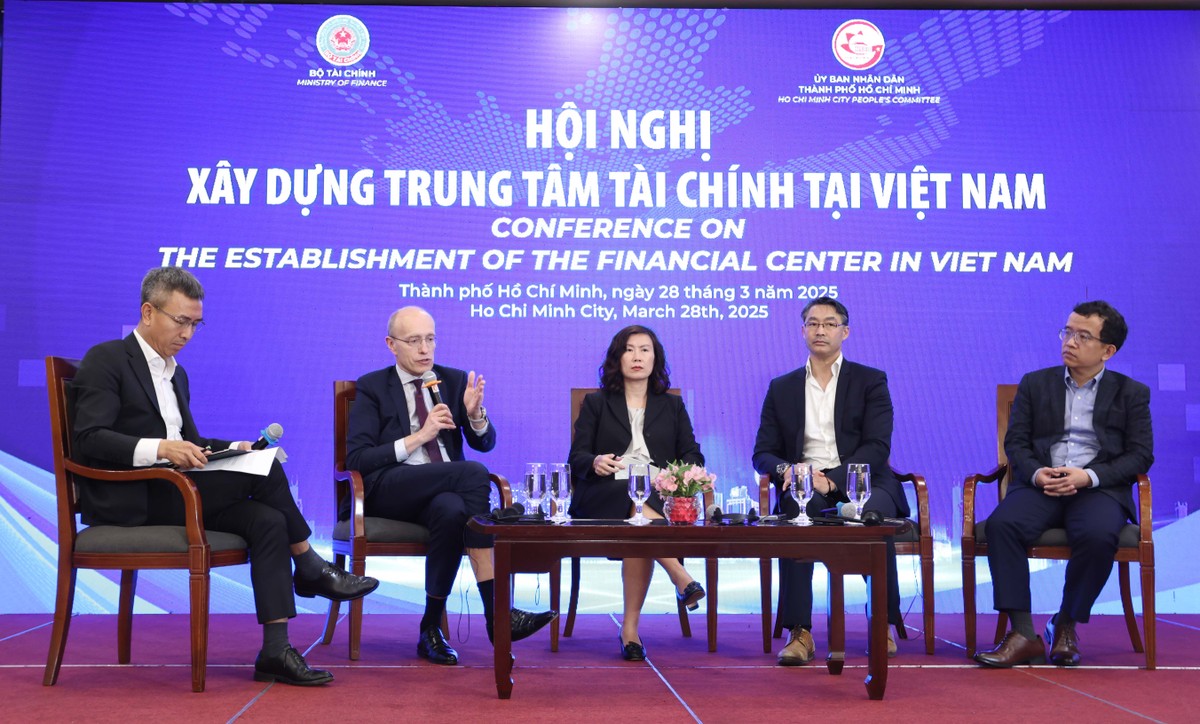Việt Nam có trung tâm tài chính, sẽ giúp giảm được chi phí tiếp cận thị trường tài chính, thị trường vốn toàn cầu. Ảnh: Lê Toàn Việt Nam có trung tâm tài chính, sẽ giúp giảm được chi phí tiếp cận thị trường tài chính, thị trường vốn toàn cầu. Ảnh: Lê Toàn