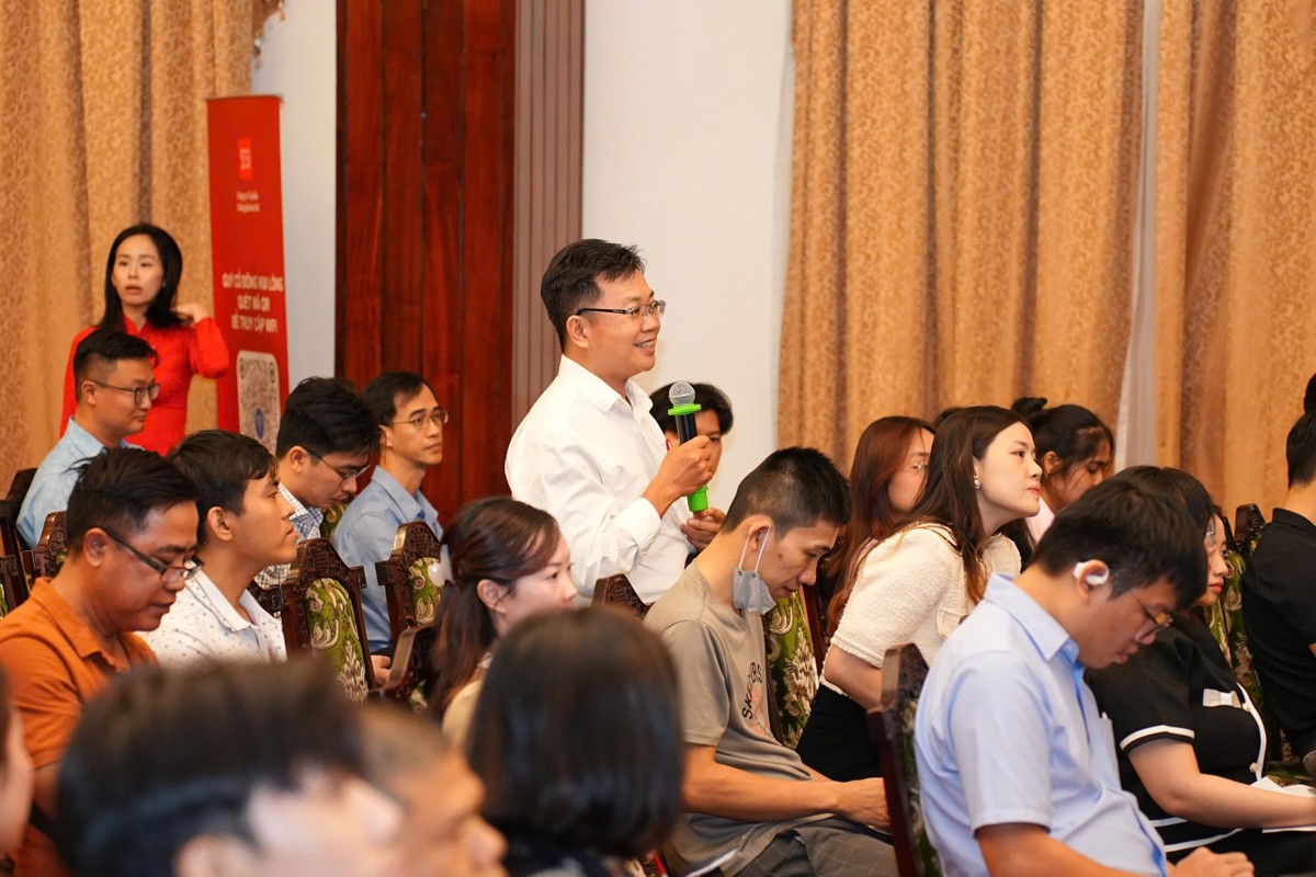 Cổ đông SSI đặt câu hỏi tại Đại hội Cổ đông SSI đặt câu hỏi tại Đại hội