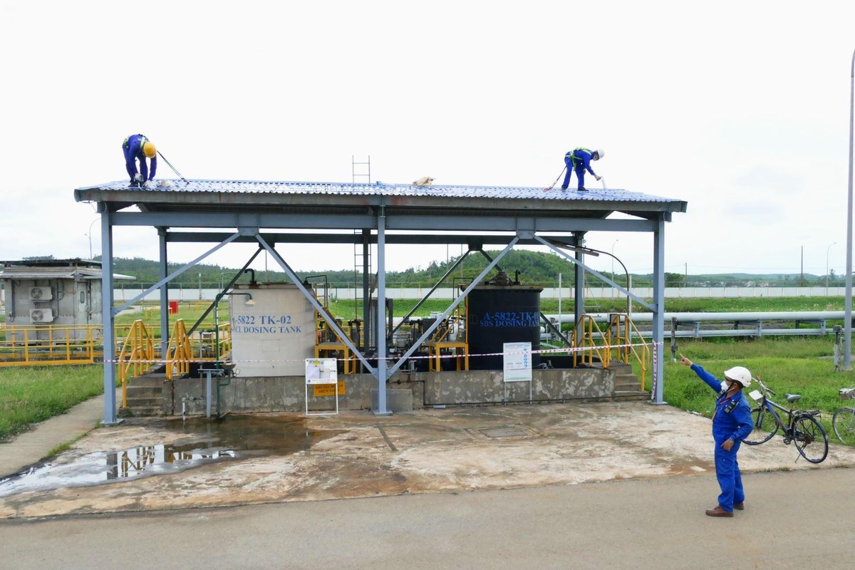 Các mái che trong Nhà máy đều được gia cố, ràng buộc kỹ lưỡng. Các mái che trong Nhà máy đều được gia cố, ràng buộc kỹ lưỡng.