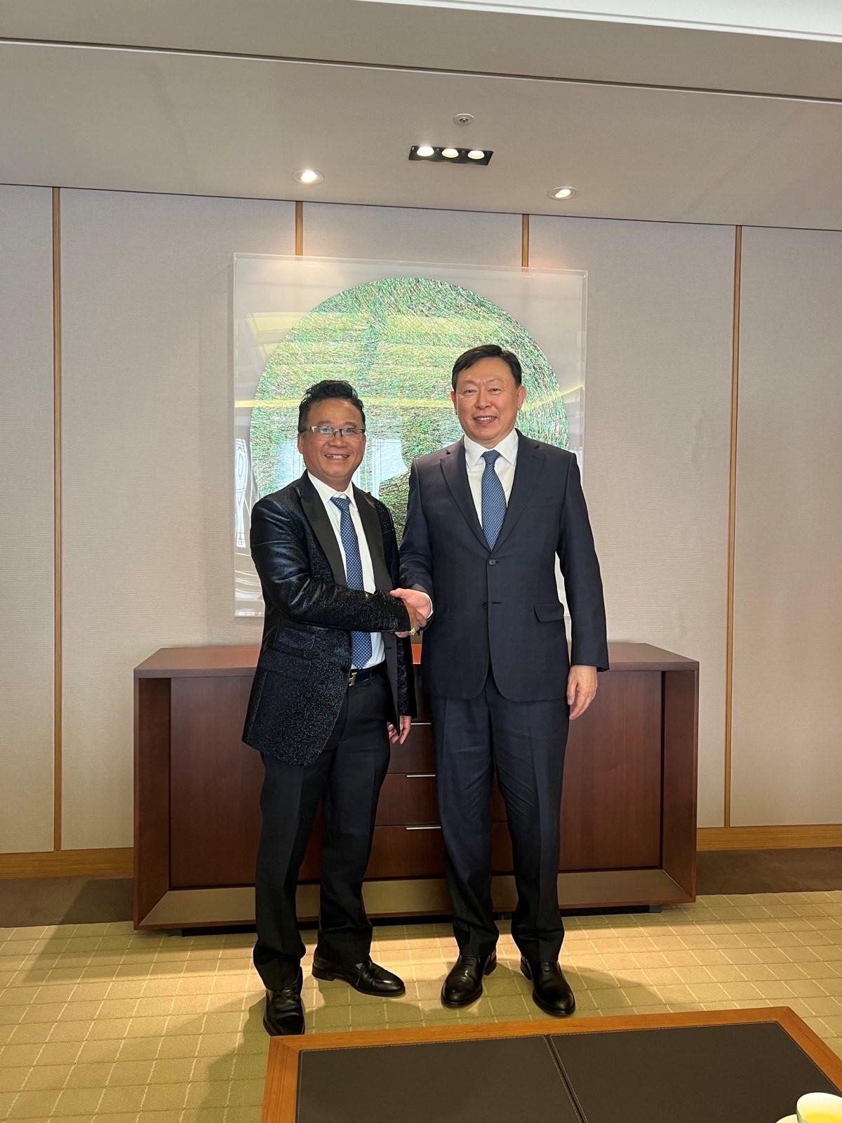 Chủ tịch KBC Đặng Thành Tâm và Chủ tịch Lotte Shin Dong - Bin