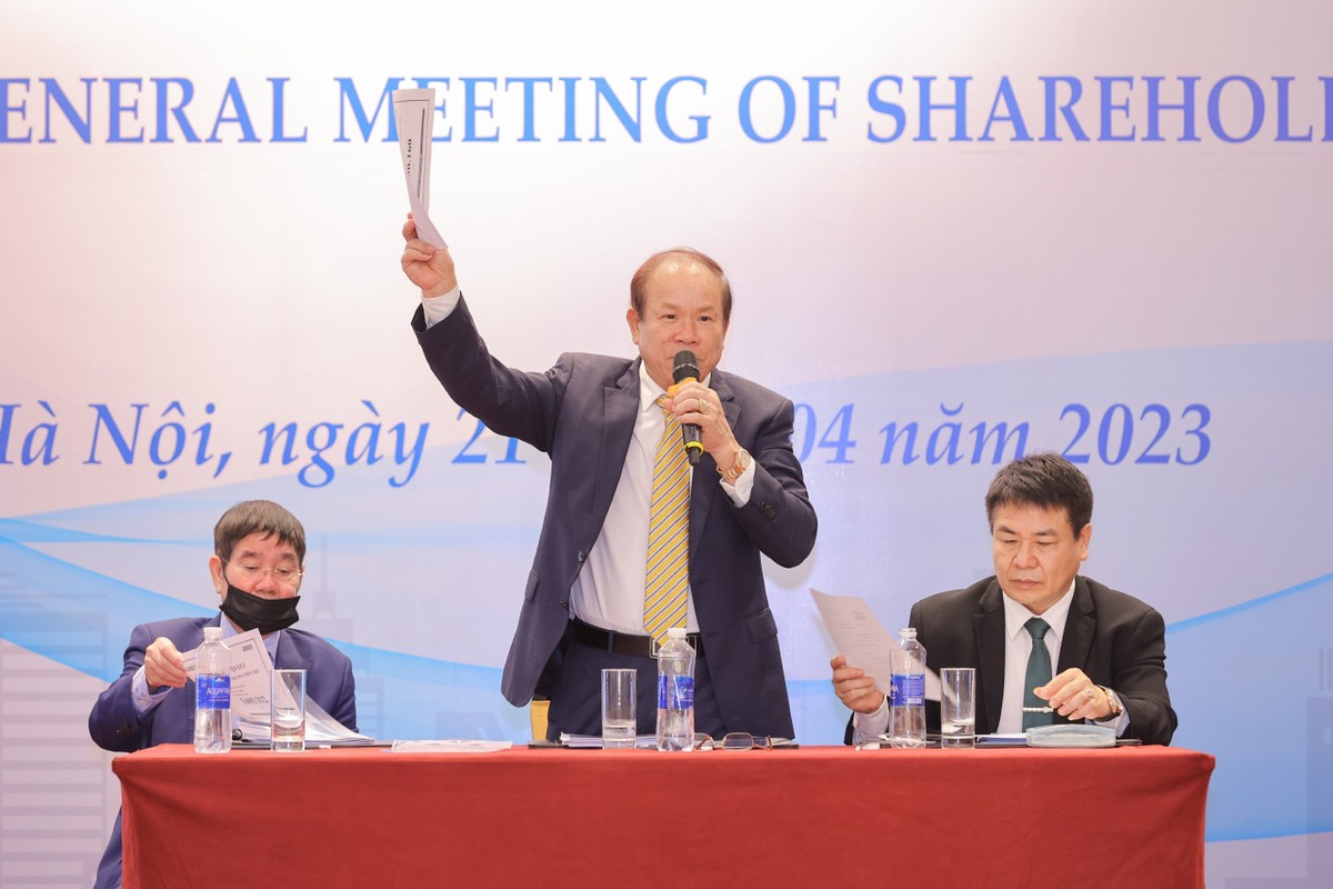 Ông Nguyễn Văn Kha, Chủ tịch Lideco và ông Đinh Quang Chiến, Phó chủ tịch Lideco (bên phải) Ông Nguyễn Văn Kha, Chủ tịch Lideco và ông Đinh Quang Chiến, Phó chủ tịch Lideco (bên phải)