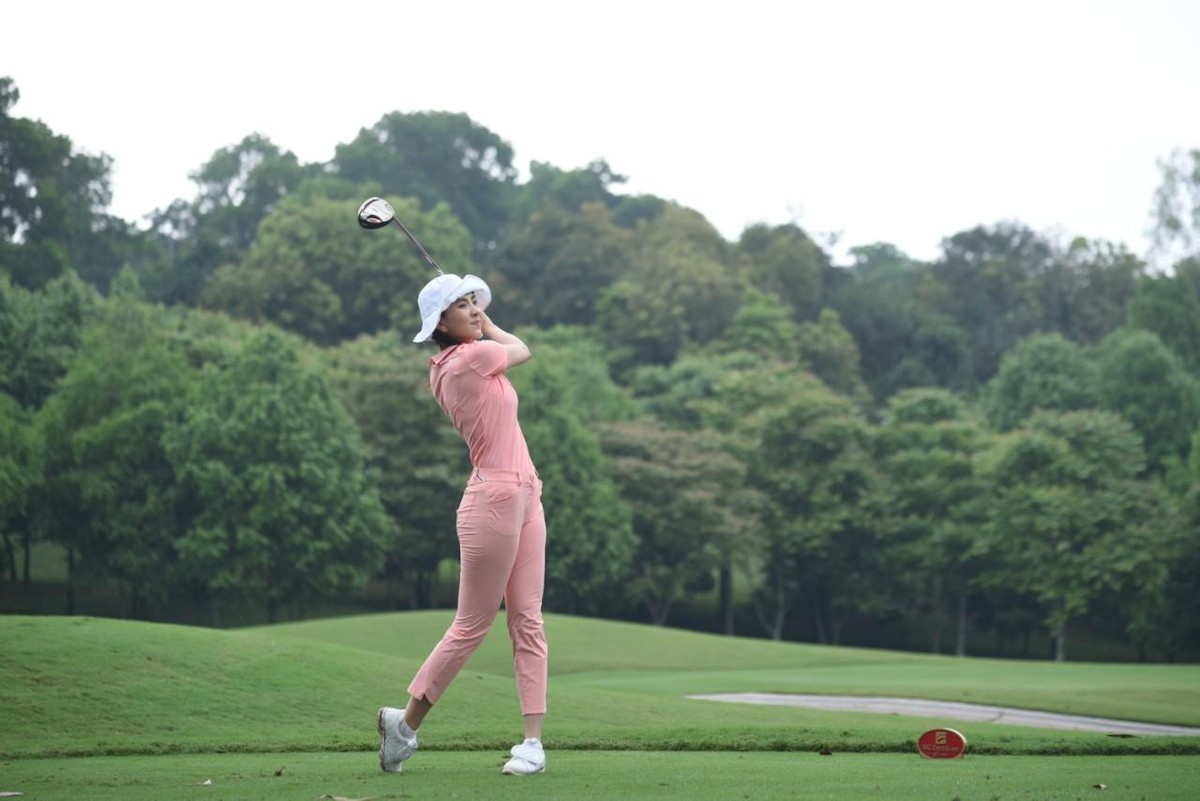 MC Mai Ngọc là một trong những mỹ nhân của làng giải trí thường xuất hiện trên mặt sân.