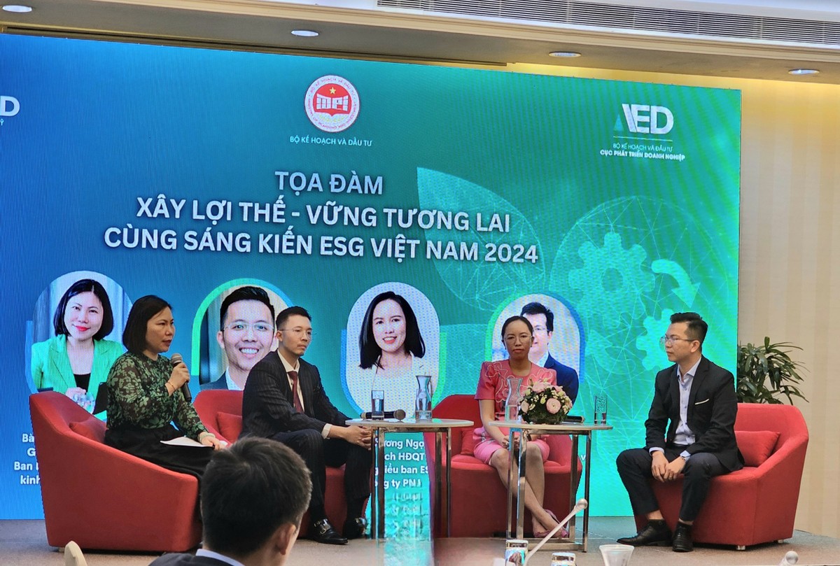 Các diễn giả tham gia toạ đàm. Các diễn giả tham gia toạ đàm.