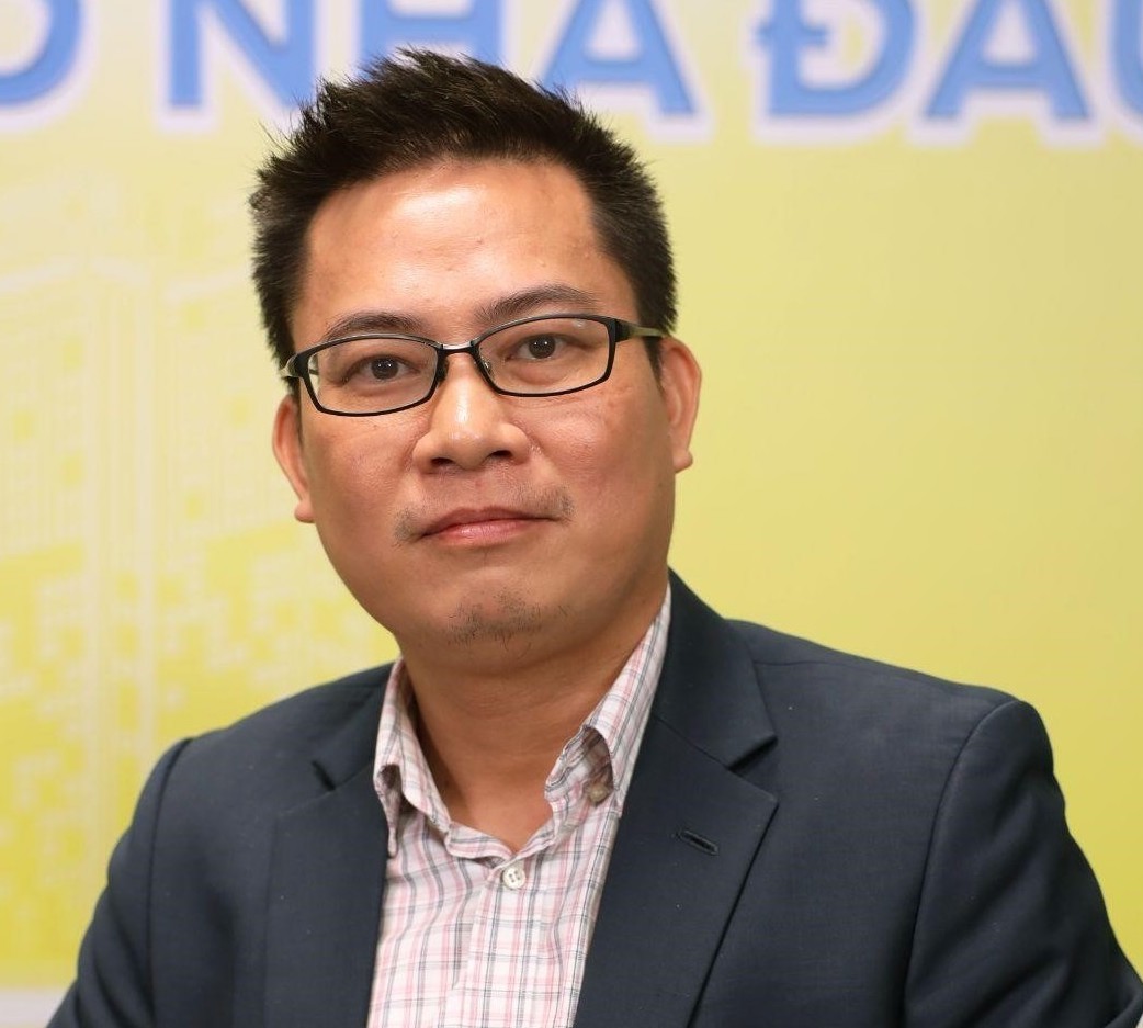 Ông Phan Nguyễn Hữu Phương, Giám đốc chi nhánh TP. HCM kiêm Giám đốc khối Khách hàng cao cấp DNSE Ông Phan Nguyễn Hữu Phương, Giám đốc chi nhánh TP. HCM kiêm Giám đốc khối Khách hàng cao cấp DNSE