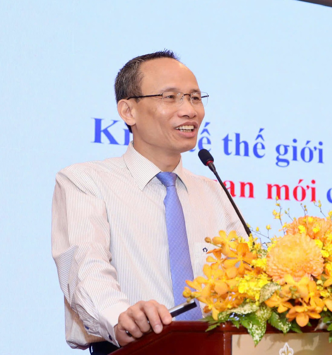 TS. Cấn Văn Lực, Thành viên Hội đồng tư vấn chính sách tài chính, tiền tệ Quốc gia.