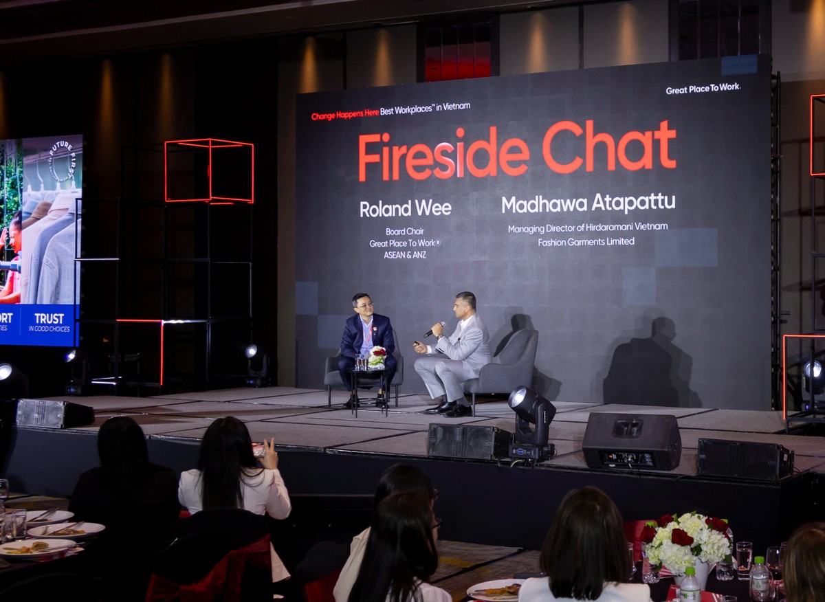 Các diễn giả chia sẻ tại chương trình tối 22/05. Các diễn giả chia sẻ tại chương trình tối 22/05.