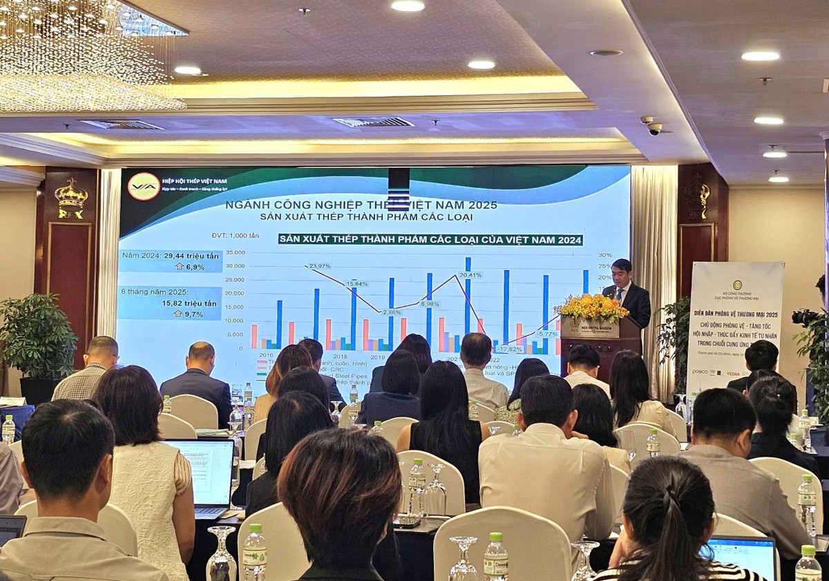 Ông Lê Việt, Phó Chủ tịch Hiệp hội Thép Việt Nam. Ông Lê Việt, Phó Chủ tịch Hiệp hội Thép Việt Nam.