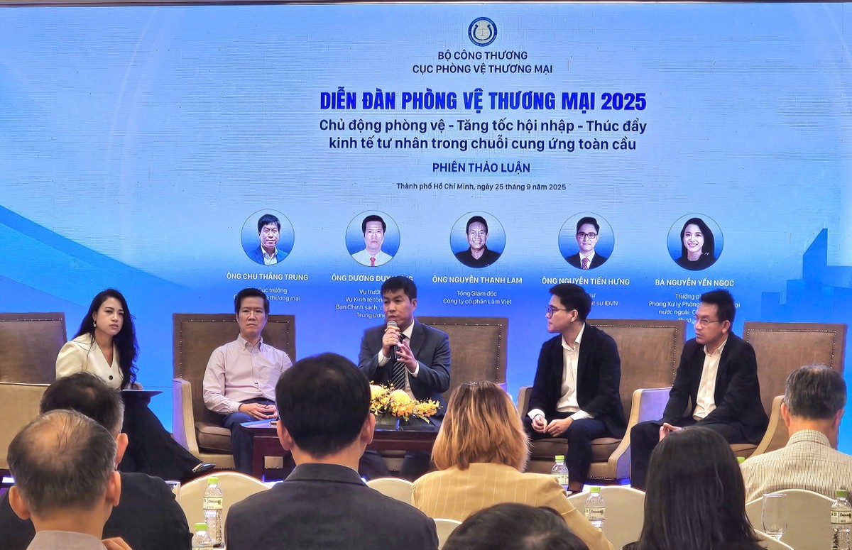 Các diễn giả chia sẻ tại diễn đàn.