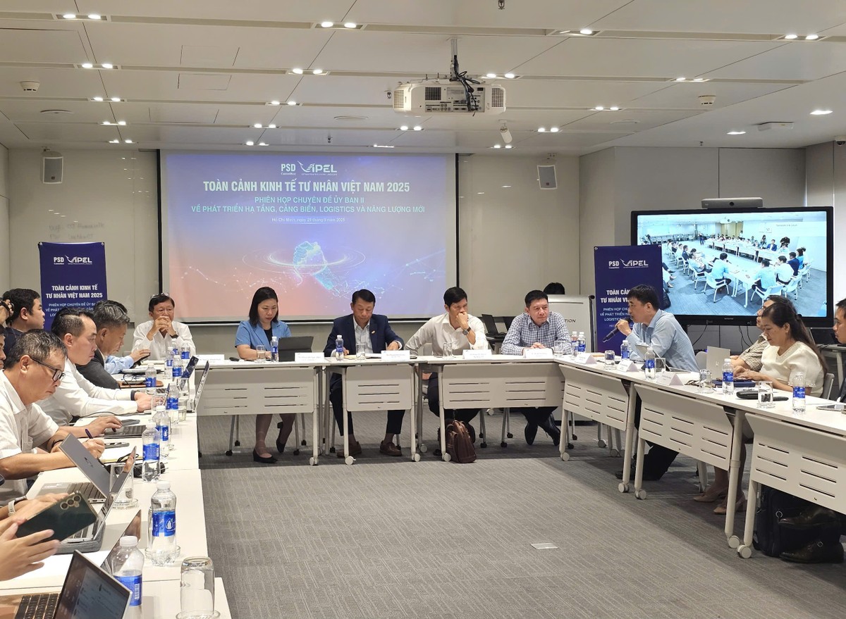 Đại diện các doanh nghiệp, hiệp hội tham gia phiên chuyên đề của Uỷ ban II. Đại diện các doanh nghiệp, hiệp hội tham gia phiên chuyên đề của Uỷ ban II.