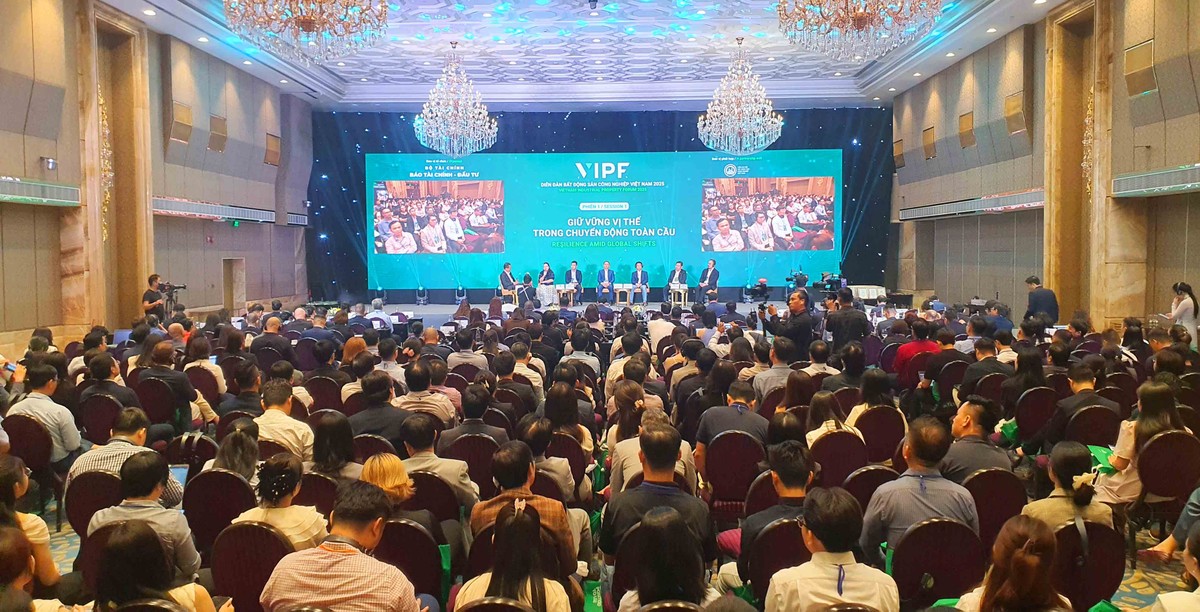 Toàn cảnh diễn đàn chiều ngày 29/10.