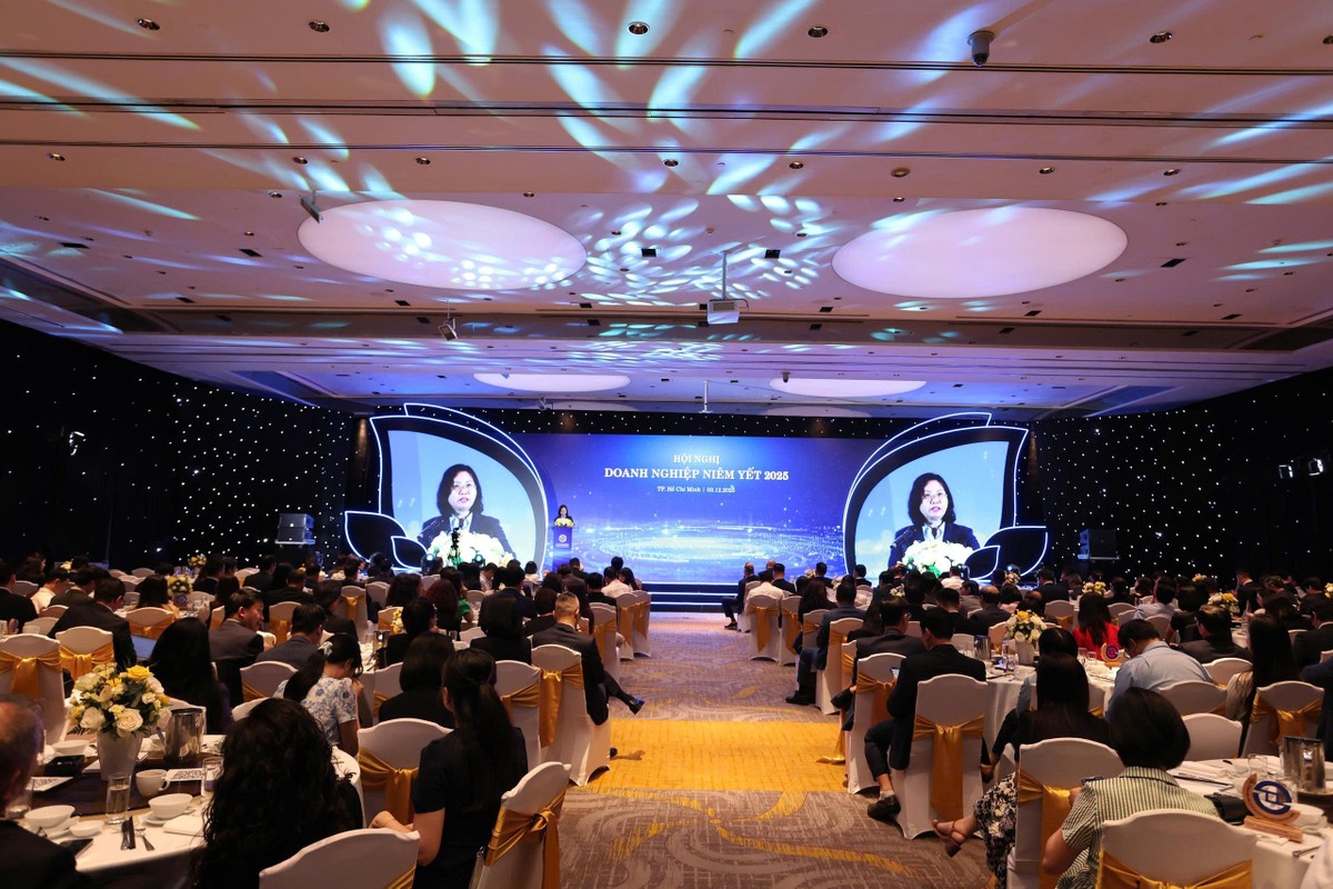 Toàn cảnh Hội nghị Doanh nghiệp Niêm yết và Lễ trao giải Cuộc bình chọn Doanh nghiệp Niêm yết năm 2025 ngày 03/12 (Ảnh: Lê Toàn)