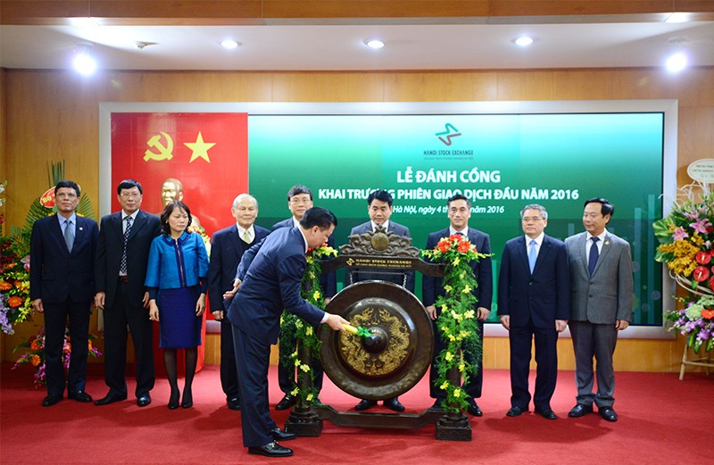 Bộ trưởng Bộ Tài chính đánh cồng khai trương phiên giao dịch đầu năm ảnh 5