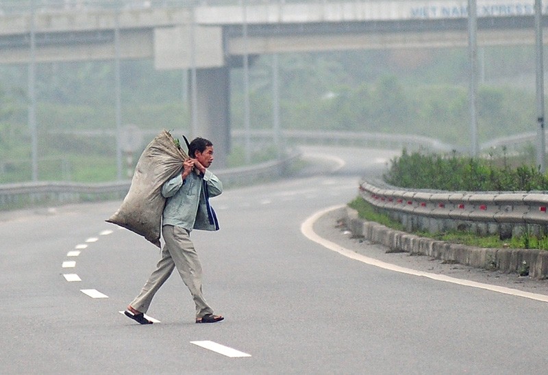 Giỡn với tử thần trên đường cao tốc Nội Bài – Lào Cai ảnh 12