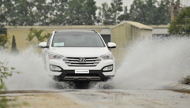 Hyundai SantaFe có giá từ 1,13 tỷ đồng 