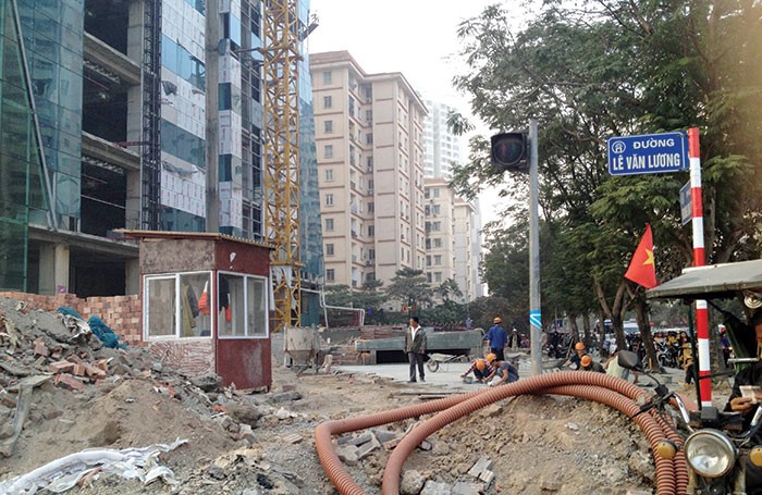 “Bông hoa kim cương” làm nhếch nhác khu đô thị trung tâm Cầu Giấy ảnh 2 “Bông hoa kim cương” làm nhếch nhác khu đô thị trung tâm Cầu Giấy ảnh 2