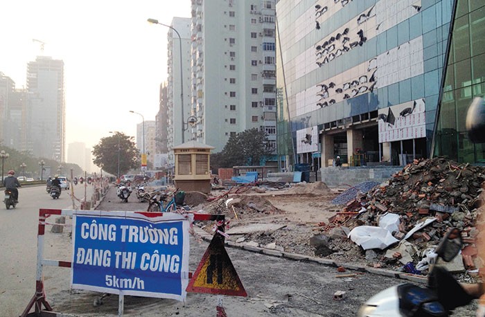 “Bông hoa kim cương” làm nhếch nhác khu đô thị trung tâm Cầu Giấy ảnh 4 “Bông hoa kim cương” làm nhếch nhác khu đô thị trung tâm Cầu Giấy ảnh 4