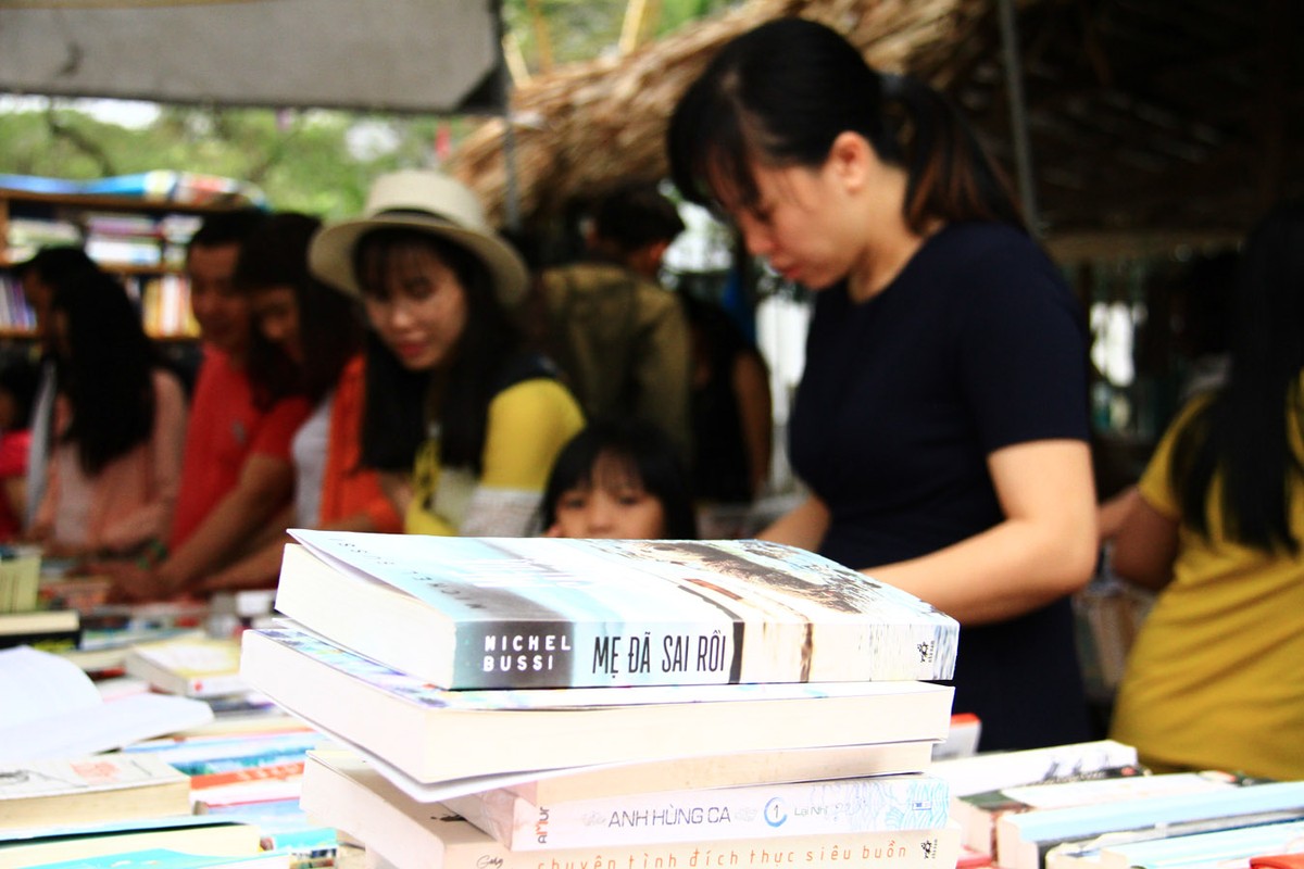 Chợ sách hút khách cuối tuần ảnh 10