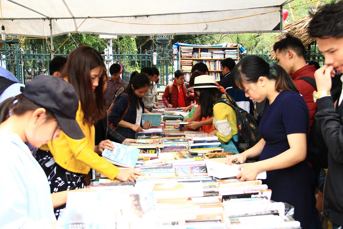 Chợ sách hút khách cuối tuần ảnh 11