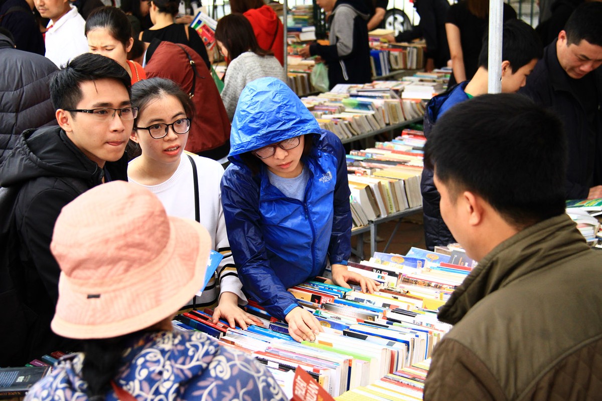 Chợ sách hút khách cuối tuần ảnh 3