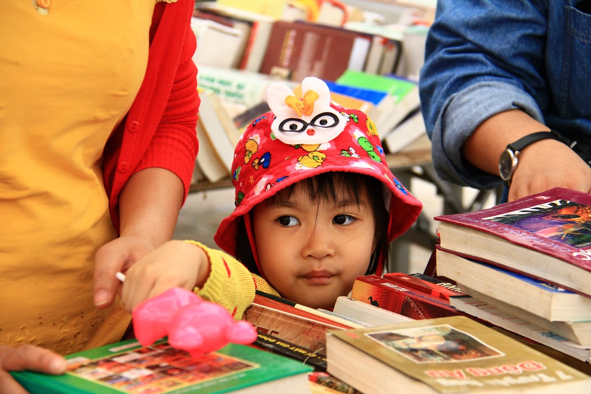 Chợ sách hút khách cuối tuần ảnh 6
