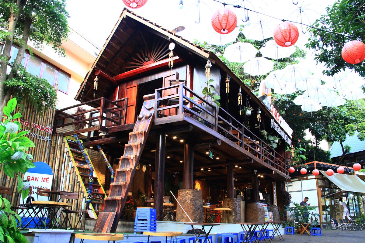 Độc đáo đường sách cà phê Buôn Ma Thuột ảnh 14