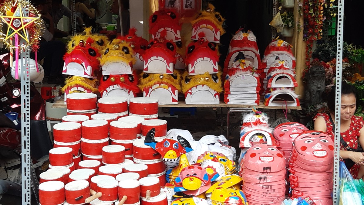Trước Trung Thu, phố Hàng Mã hút khách ảnh 3