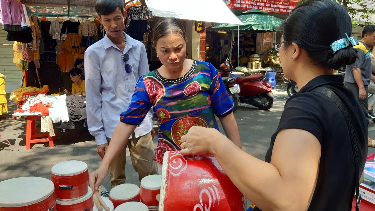 Trước Trung Thu, phố Hàng Mã hút khách ảnh 6