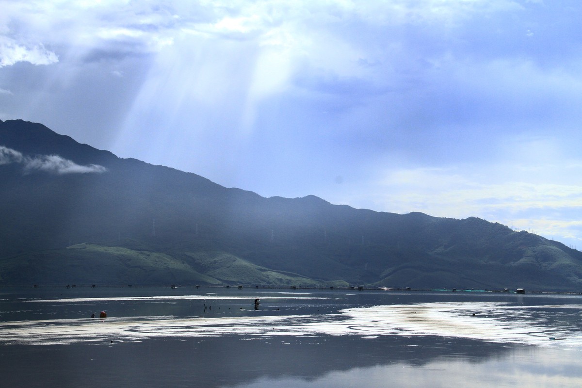 Cất rớ đêm trên Đầm Lập An ảnh 1