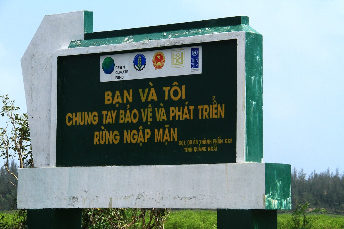 Thông điệp trước cửa rừng.